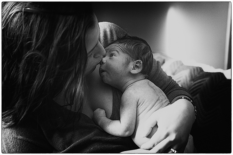 newborn baby pictures mother child black and white