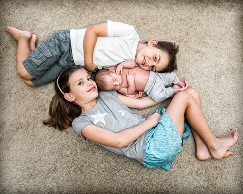 family baby newborn pictures photoshoot local suffolk nassau big sister brother