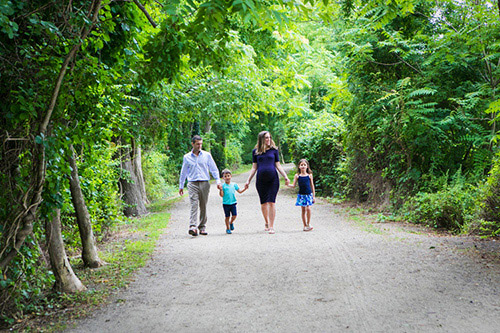 outdoor outside family professional pictures local photographers near me